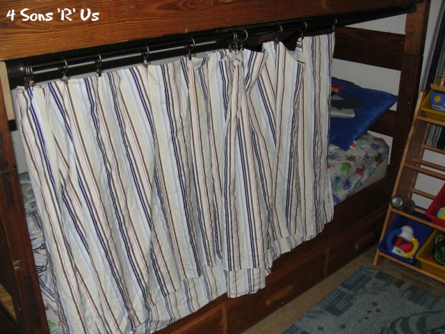 The 5 Minute, No Sew, Bottom Bunk-Bed Fort | 4 Sons 'R' Us